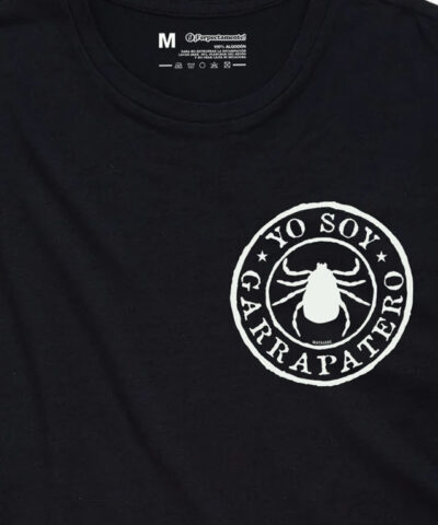 CamisetaHombre-logo-garrapatero-negro-blanco-detalle